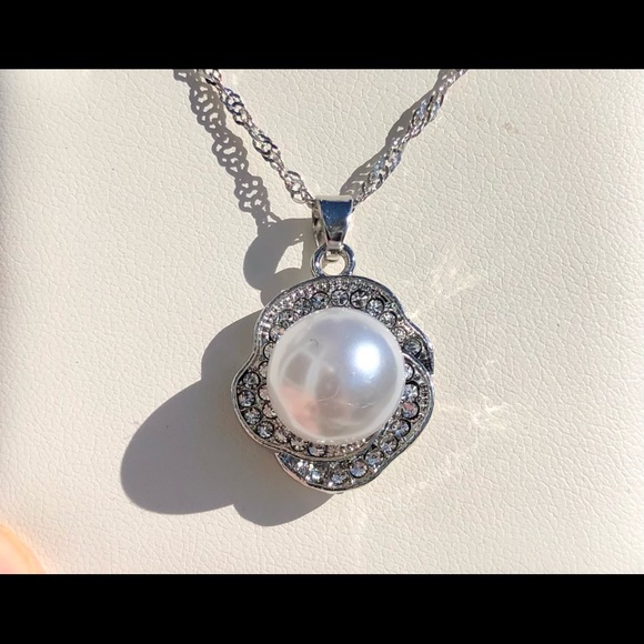 ❌SOLD❌ Silver & Pearl Necklace and Earring Set, New - Picture 3 of 11